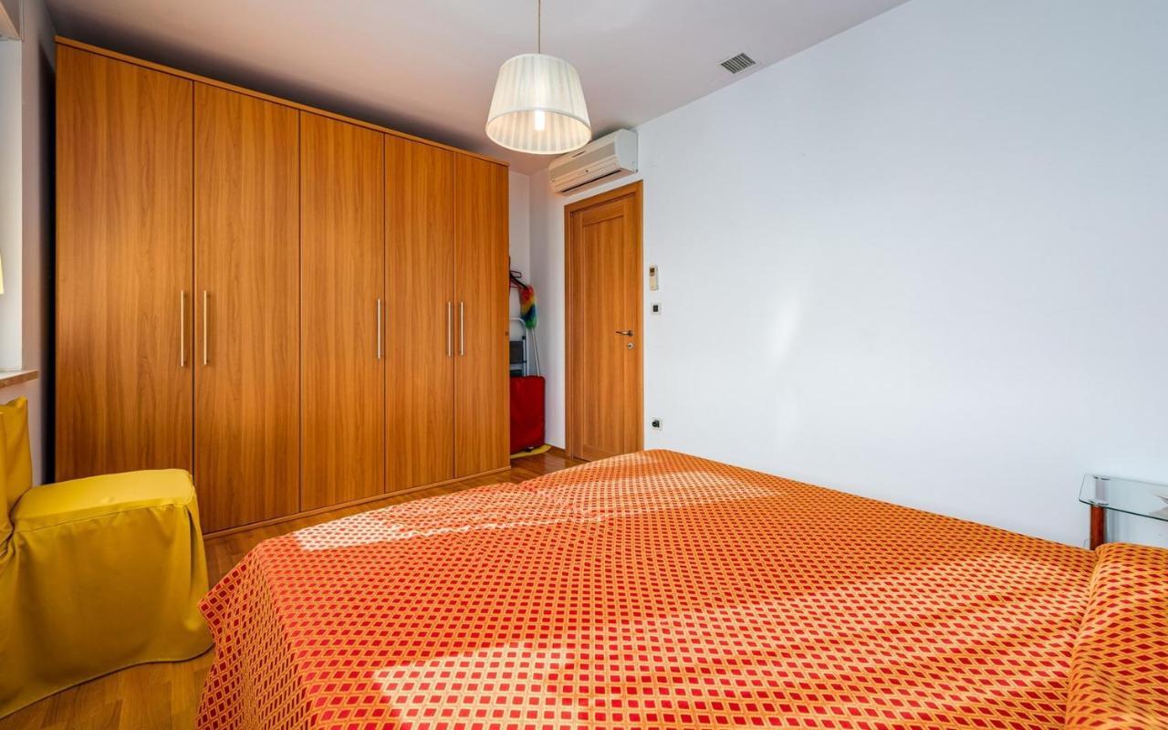 Valessia House With Apartment Umag Exteriör bild