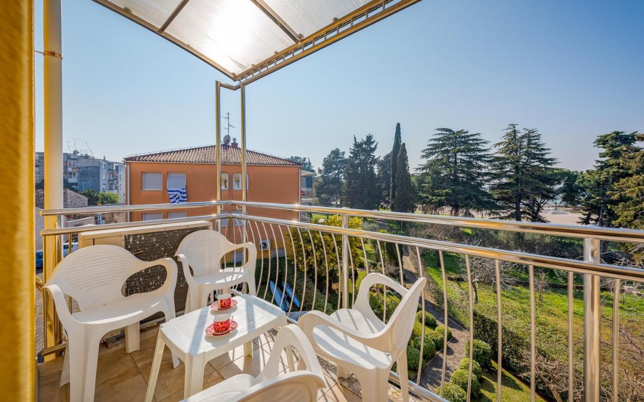 Valessia House With Apartment Umag Exteriör bild