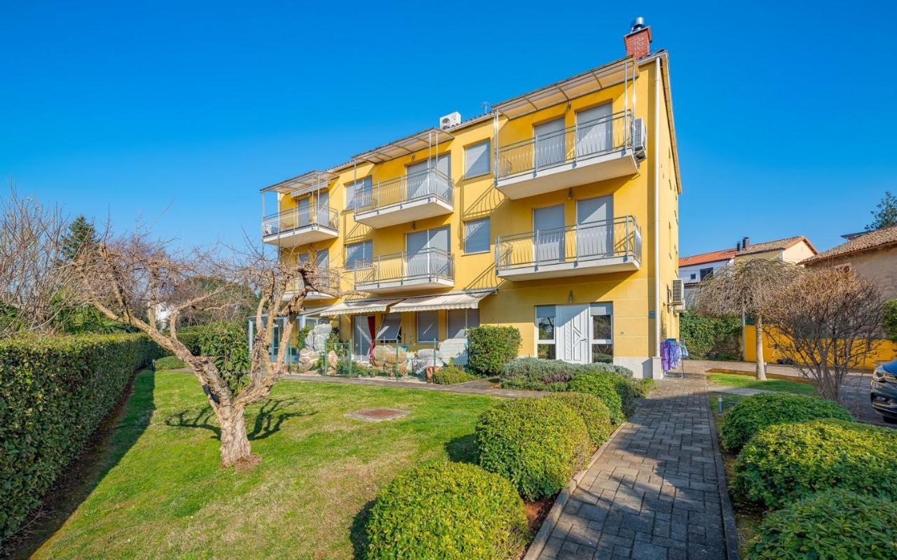 Valessia House With Apartment Umag Exteriör bild
