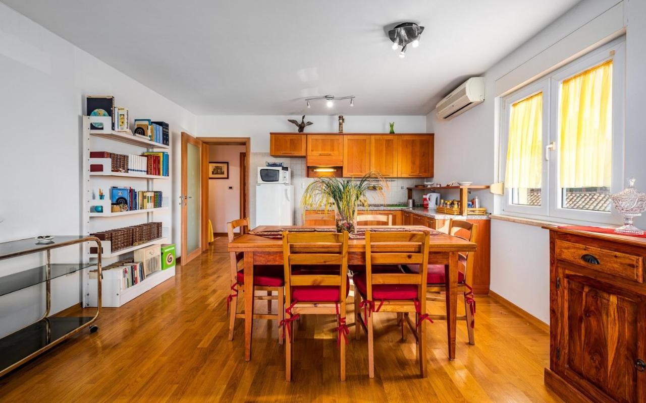Valessia House With Apartment Umag Exteriör bild
